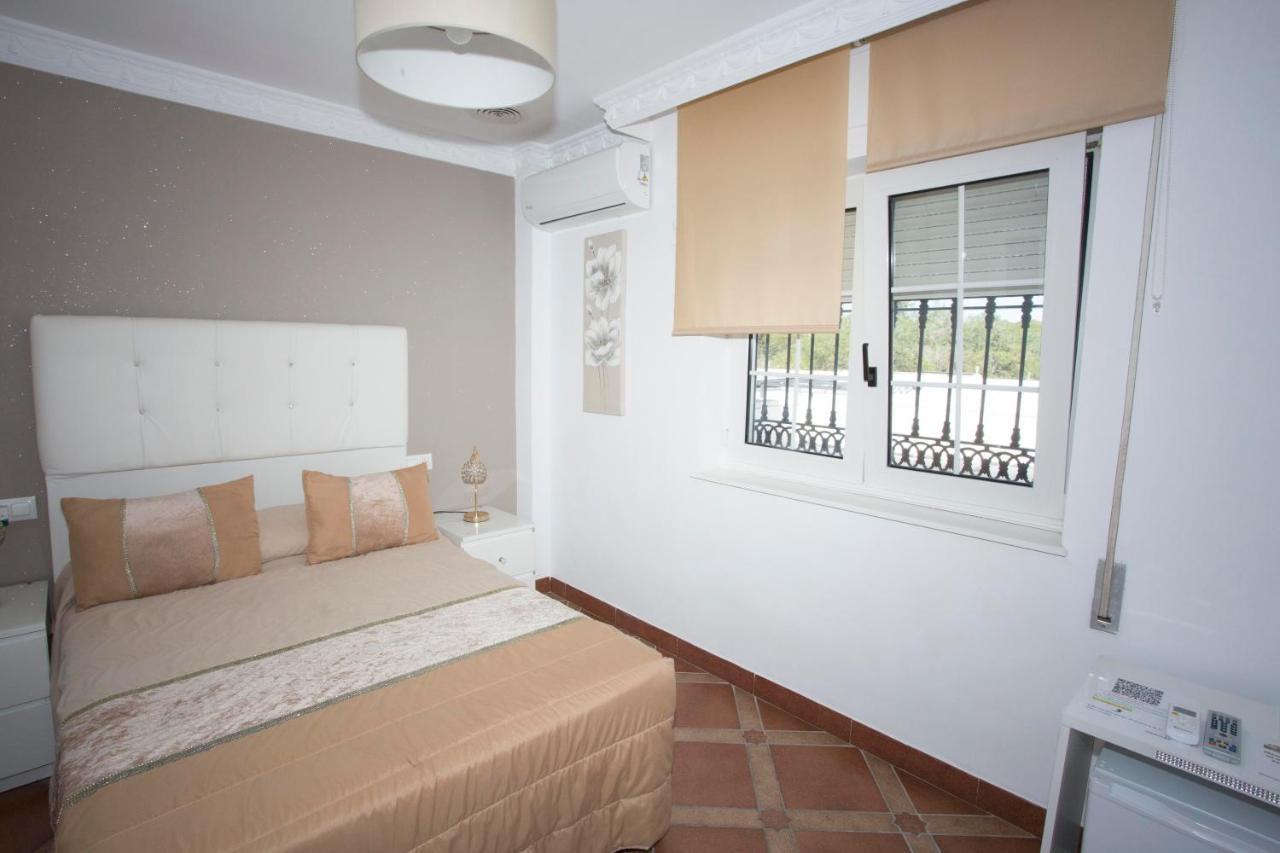 Alojamiento El Chaparro Barbate Junto A La Venta El Loro Exterior photo